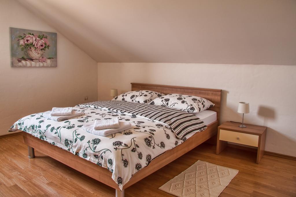 Apartment Silvia スルニュ 部屋 写真