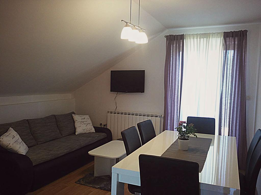 Apartment Silvia スルニュ 部屋 写真
