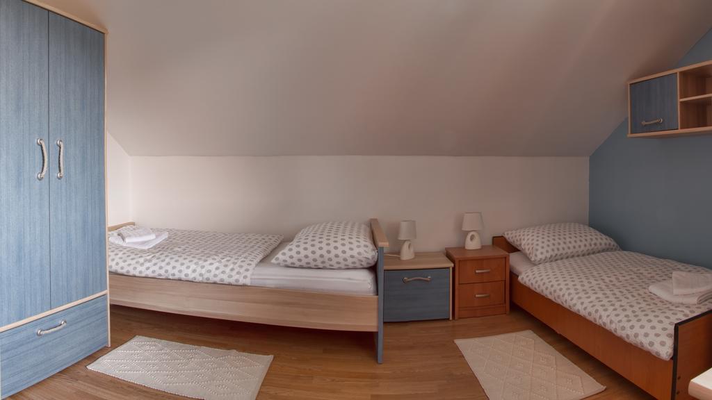 Apartment Silvia スルニュ 部屋 写真