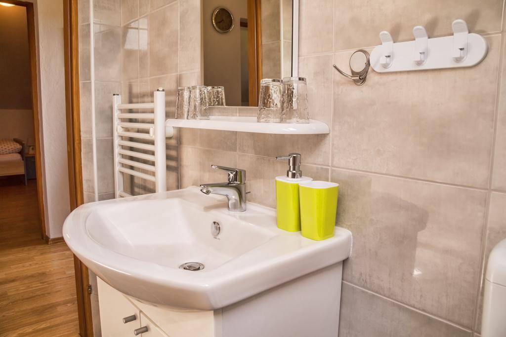 Apartment Silvia スルニュ 部屋 写真