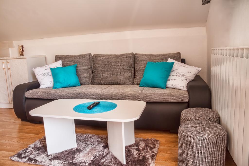 Apartment Silvia スルニュ 部屋 写真