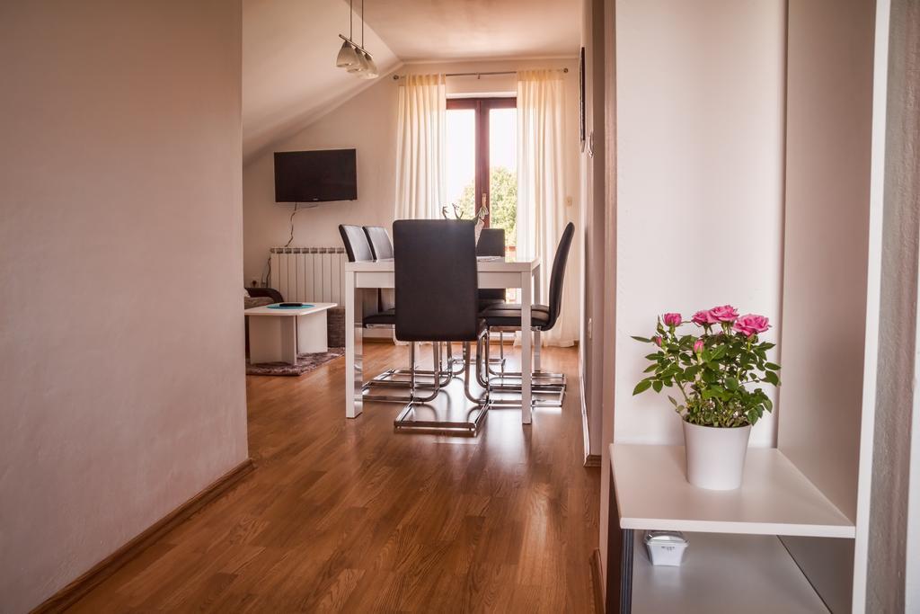 Apartment Silvia スルニュ 部屋 写真